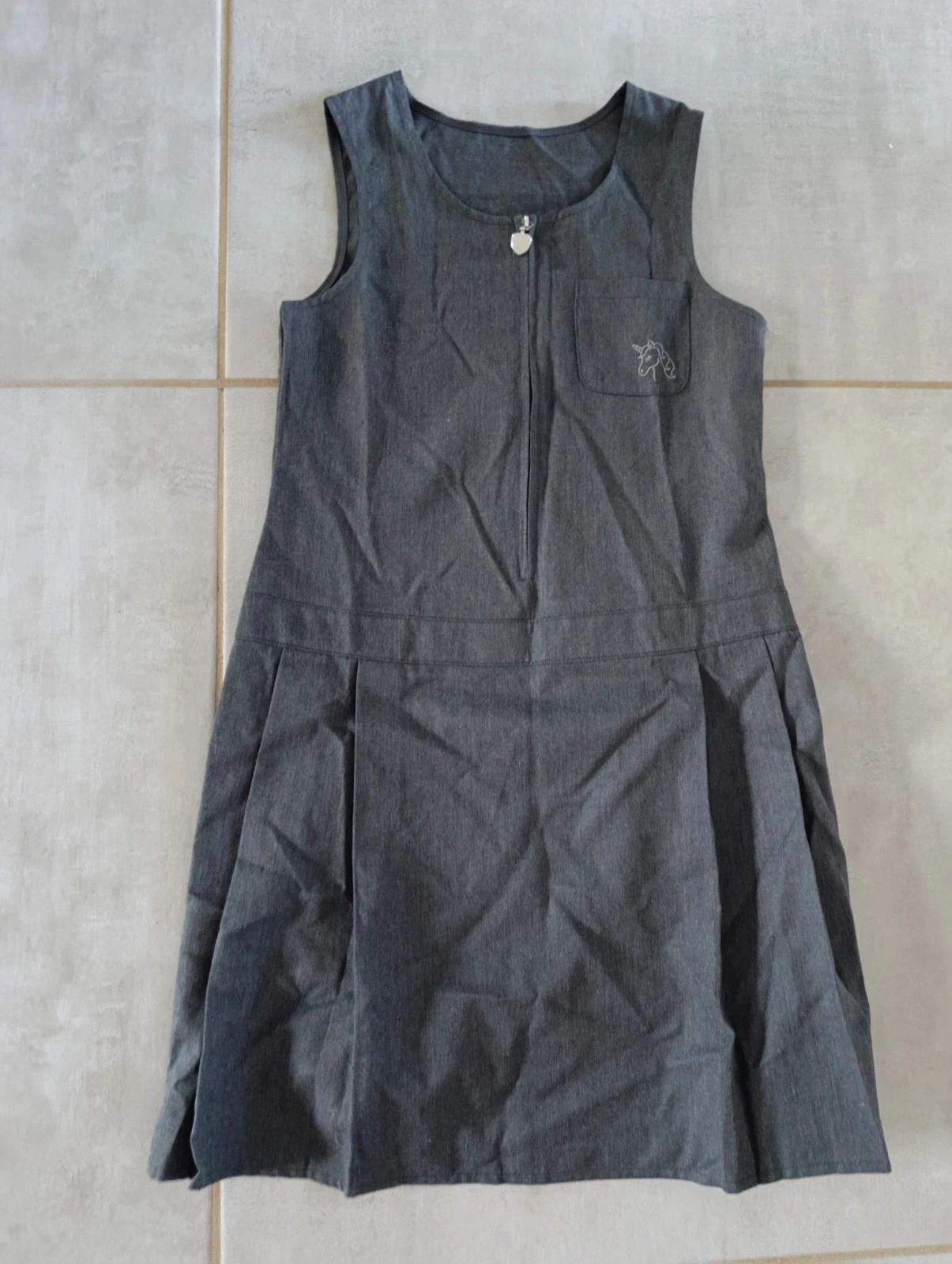 Robe grise sans manches fille 9-10 ans â Fermeture zippĂ©e â ĂlĂ©gante